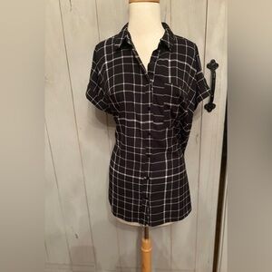 Motherhood Maternity Black & White Plaid Button Up Short Cap Sleeve Top/blouse M